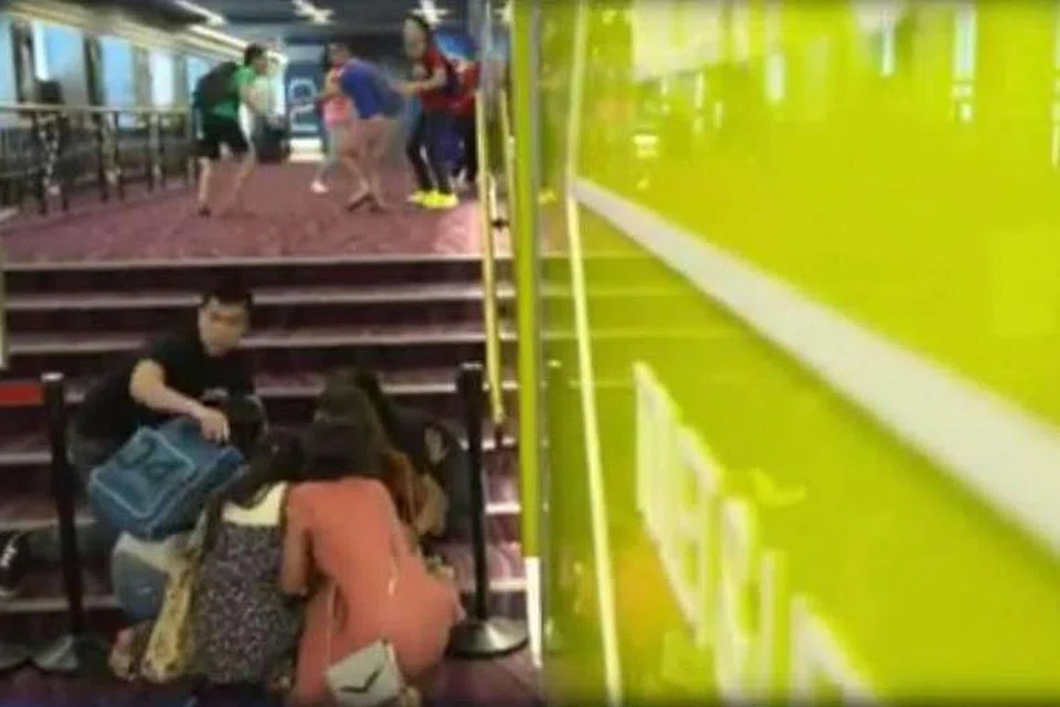 'Run, Sembunyi, Beritahu' membentuk mesej utama dalam video terbaru polis mengenai apa yang perlu dilakukan sekiranya berlaku serangan pengganasan. 