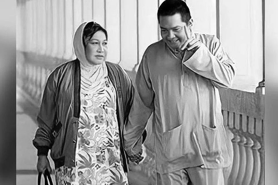 BENJY DAN IBUNYA: Mereka pernah berlakon bersama dalam filem 'Baginda' pada 1997 dan Allahyarhamha Azean pernah merakamkan lagu berjudul 'Benjy', khusus ditujukan kepada anaknya itu. - Foto TWITTER ELZA IRDALYNNA