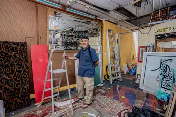 TEMPAT ISTIMEWA: Encik Rachmat Suswantho Sinthar, pemilik Sufia’s Gallery yang terletak di Tanjong Katong Complex, berasa sedih untuk meninggalkan pusat beli-belah ikonik itu yang beroperasi buat kali terakhir pada 30 Jun sebelum menjalani kerja naik taraf hingga Julai 2026.