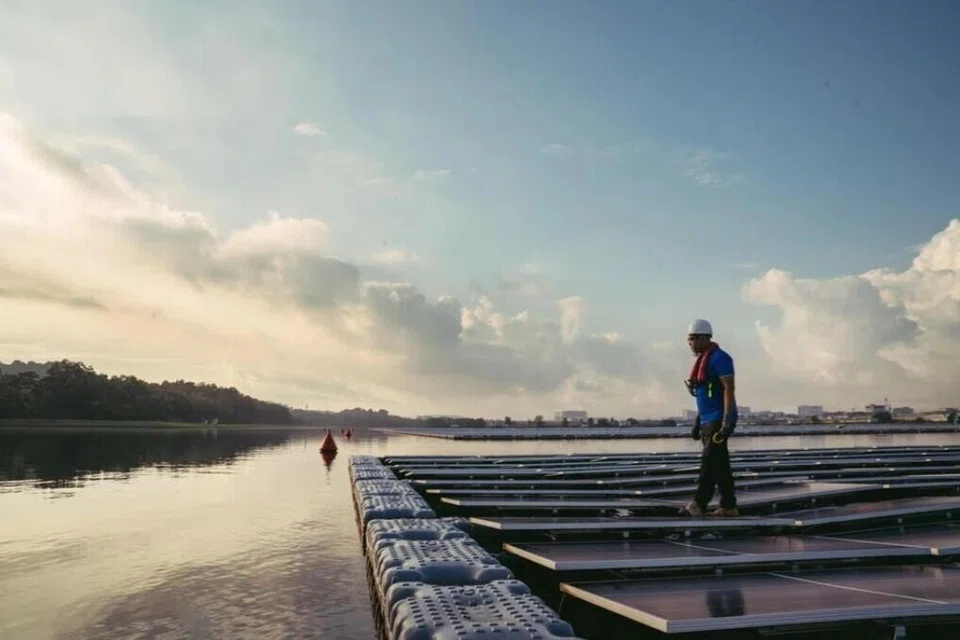 Ladang Suria Terapung Sembcorp Tengeh menjana tenaga elektrik yang cukup untuk membekalkan kuasa kepada sekitar 16,000 flat empat bilik setiap tahun.