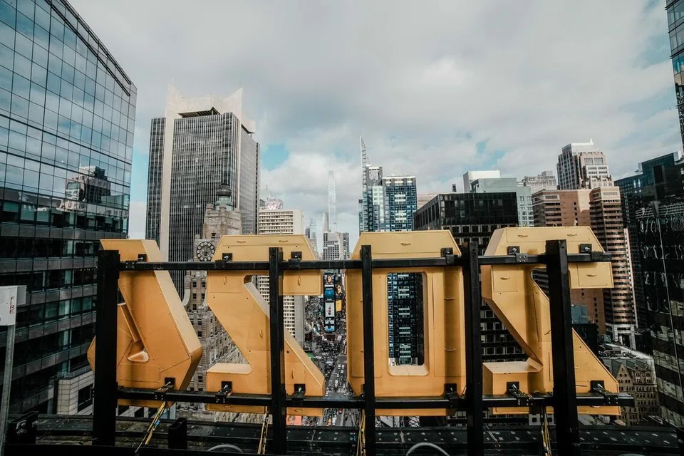 Angka 2026 dipamerkan sempena sambutan Malam Tahun Baru di Times Square, New York, Amerika Syarikat, pada 30 Disember 2025. 