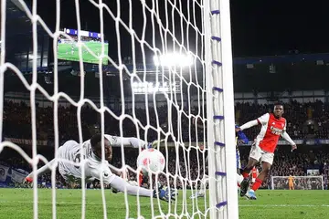 TEPAT KE SASARAN: Eddie Nketiah merembat gol ketiga Arsenal semasa kemenangan 4-2 ke atas Chelsea. - Foto REUTERS