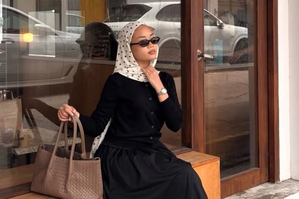 Pencipta kandungan, Cik Humaira Khalidah Siron, pernah melihat bagaimana tudung ‘modal’yang pada awalnya banyak ditawarkan jenama luar negara kemudian semakin mendapat tempat dalam pasaran tempatan selepas ia mula digayakan lebih meluas.