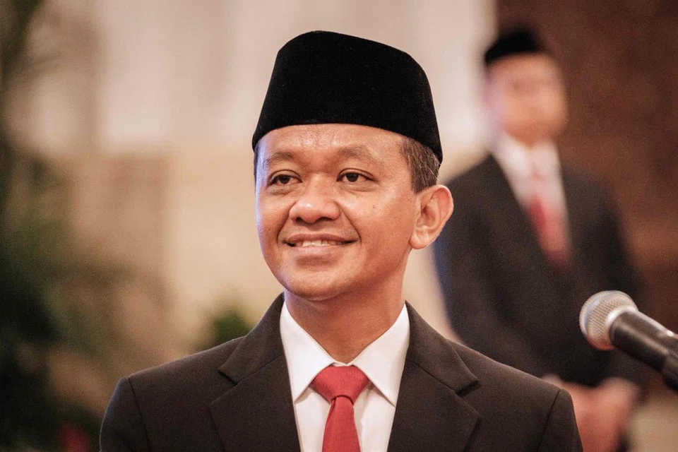 Universiti Indonesia (UI) menggantung sementara gelaran kedoktoran Menteri Tenaga dan Sumber Mineral, Bahlil Lahadalia.