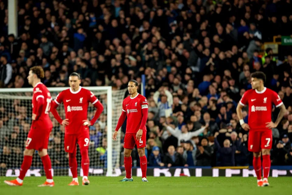 Pemain Liverpool kecewa selepas mereka mengalami kekalahan 0-2 kepada Everton pada 25 April. Ini merupakan kekalahan kedua dalam tiga perlawanan dan menjejas impian mereka untuk menjuarai EPL musim ini. 