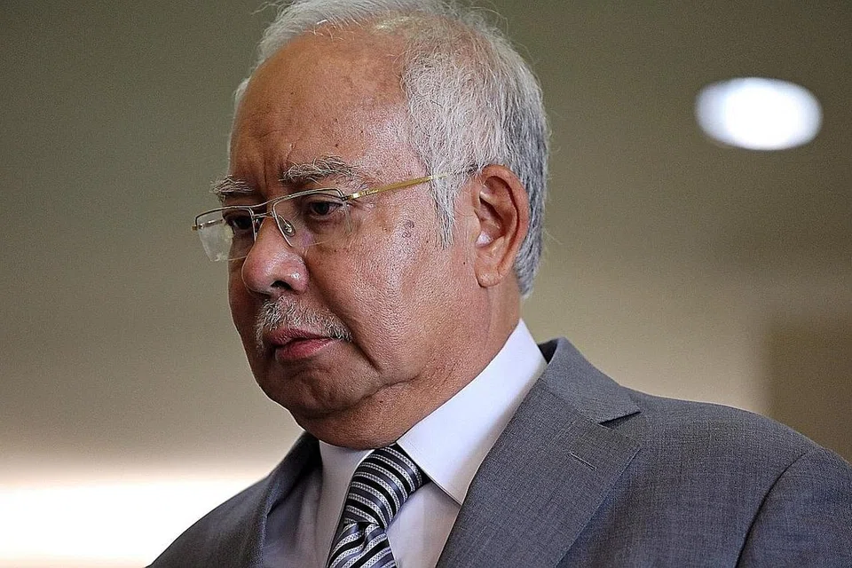 DATUK NAJIB TUN RAZAK: Meminta peguamnya mendapatkan perintah penangguhan berkaitan notis muflis Lembaga Hasil Dalam Negeri Malaysia. - Foto REUTERS