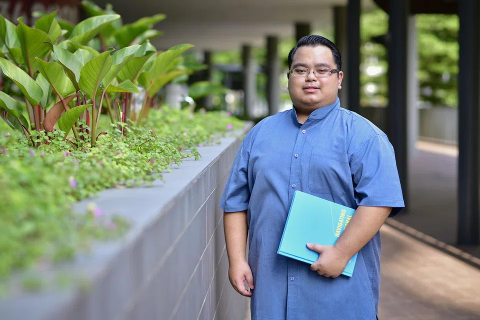 Encik Muhammad Huzaifah Hashim menerima bantuan kewangan Subsidi Yuran Tuisyen Pengajian Tinggi (TTFS) semasa belajar di ITE dan dermasiswa Dana Amanah Pendidikan (ETF) - SM Jaleel Foundation Ltd pada 2022 semasa menuntut di politeknik.