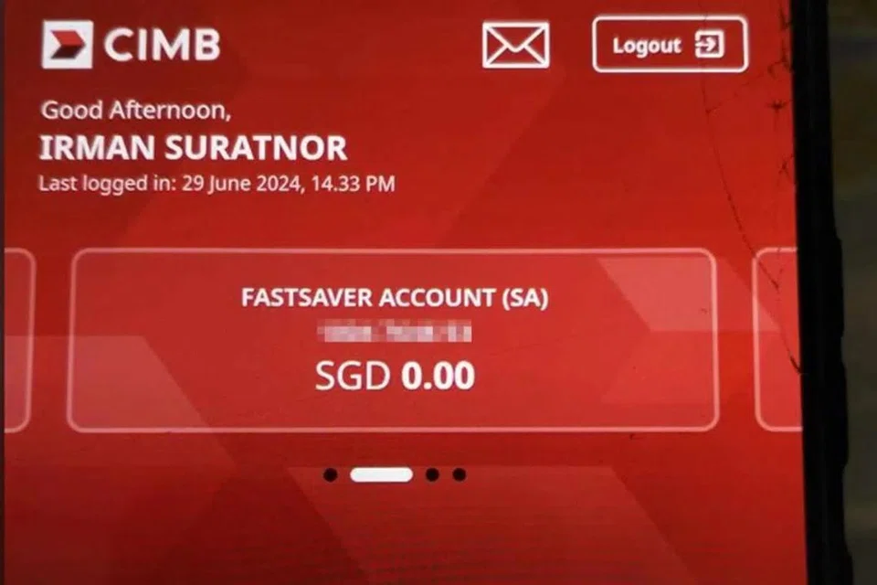 Seorang penolong logistik, Encik Irman Suratnor, mendapati dua akaun simpanannya mempunyai baki sifar apabila beliau menyemak aplikasi bank itu sekitar 2.30 petang 29 Jun.