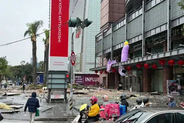 Gambar yang dikeluarkan oleh Agensi Berita Pusat Taiwan (CNA) pada 13 Februari 2025, menunjukkan keadaan  selepas letupan yang berlaku di sebuah pusat beli-belah di Taichung.
Video yang tersebar menunjukkan serpihan besar berterbangan dan jatuh ke jalan raya di sekitar lokasi kejadian.
