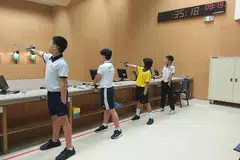 CUBA-CUBA: Para peserta muda menguji keupayaan sempena program LTS kelolaan Sekolah Sukan Singapura (SSP) dengan kerjasama Persatuan Menembak Singapura (SSA). - Foto-foto SSA