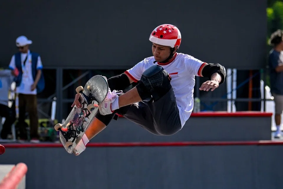 Peluncur negara, Farris Rahman, berlatih di lokasi pertandingan, pada pagi 9 Disember.