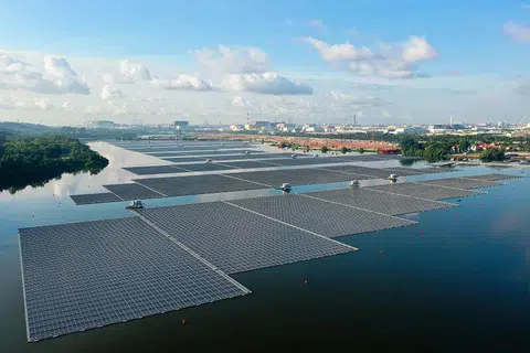 Sistem ini akan terdiri daripada platform suria terapung yang mampu diintegrasikan dengan teknologi tenaga lain yang boleh diperbaharui.