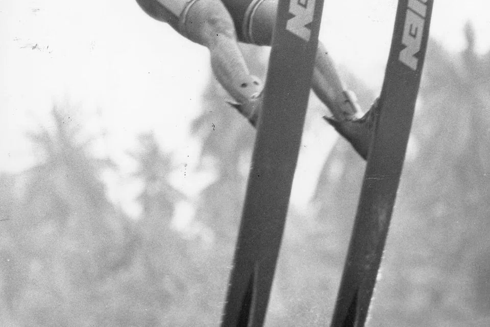 Jasmie Hussein sedang berlatih pada 1984. Beliau kemudian mencatat sejarah dengan meraih pingat emas pertama Singapura dalam sukan ski air di Sukan SEA 1987 di Jakarta