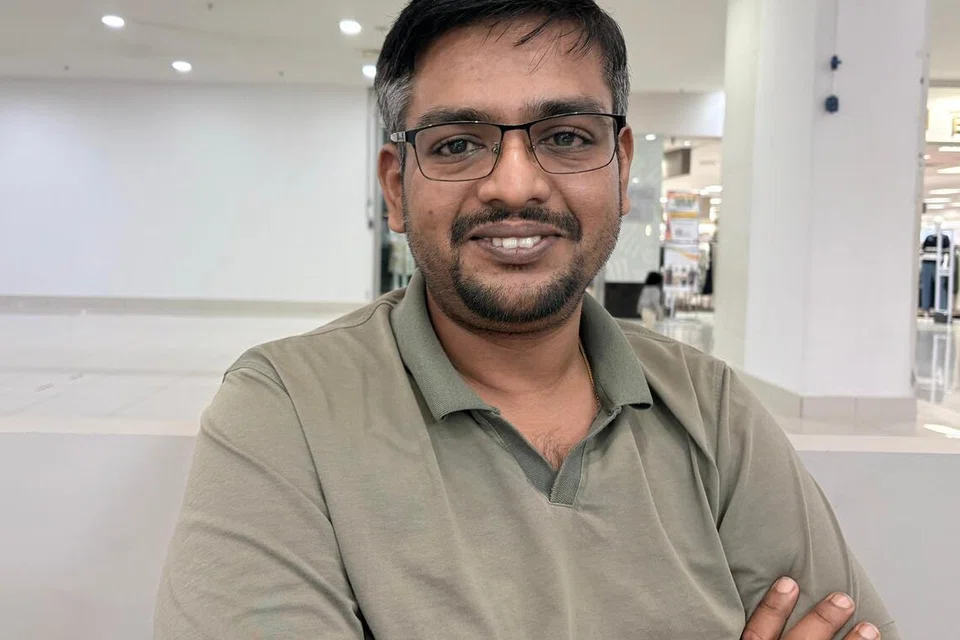 Ahli perniagaan, Encik K Devan, 40 tahun. 