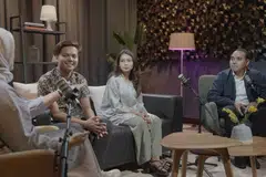 (Dari kanan) Pengerusi Bulan Bahasa 2024, Encik Zhulkarnain Abdul Rahim, merupakan antara tetamu dalam podcast NoTapis kali ini bersama belia yang aktif dalam Bulan Bahasa 2024, Cik Putri Nish dan Encik Muhammad Farish Jasni, berbincang bersama hos dan penerbit podcast NoTapis, Cik Natasha Mustafa.