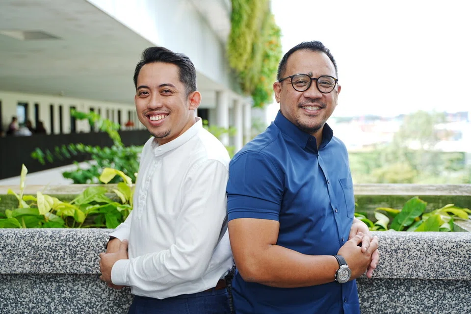 Penasihat M³@Punggol, Encik Ahmad Firdaus Daud (kiri) bersama Pengerusi M³@Punggol, Encik Johann Johari. 