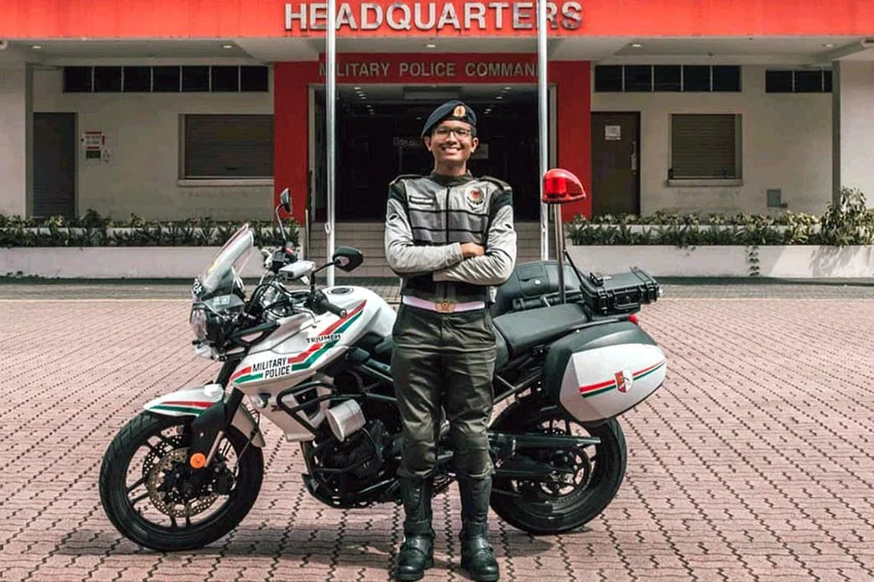 PERLU BELAJAR NAIK MOTOSIKAL: Mengenai latihan menjadi pengiring trafik polis tentera, Encik Ummar berkata ia sebenarnya sukar kerana beliau sebelum ini belum pernah belajar cara menunggang motosikal dan sukar mengawal motosikal yang lebih besar. - Foto MINDEF