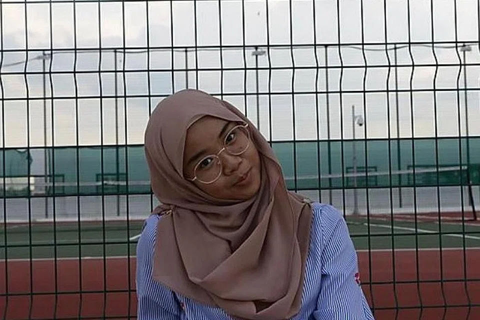 FAHAMI KEADAAN: Cik Nurul Syaibah, seorang lulusan Politeknik Temasek dalam bidang Komunikasi dan Pengurusan Media berharap akan mendapat pekerjaan sepenuh masa apabila pandemik Covid-19 tidak lagi menjejas kehidupan ramai. - Foto ihsan NURUL SYAIBAH MUSTAPHA
