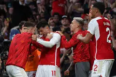 KEMENANGAN LAMA DIDAMBA: Pemain tengah Gabriel Martinelli (nombor 11) meraikan bersama rakan sepasukannya gol jaringannya yang membawa kepada kemenangan Arsenal ke atas Manchester City dalam perlawanan EPL di Stadium Emirates pada Ahad. 