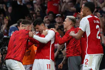 KEMENANGAN LAMA DIDAMBA: Pemain tengah Gabriel Martinelli (nombor 11) meraikan bersama rakan sepasukannya gol jaringannya yang membawa kepada kemenangan Arsenal ke atas Manchester City dalam perlawanan EPL di Stadium Emirates pada Ahad. 