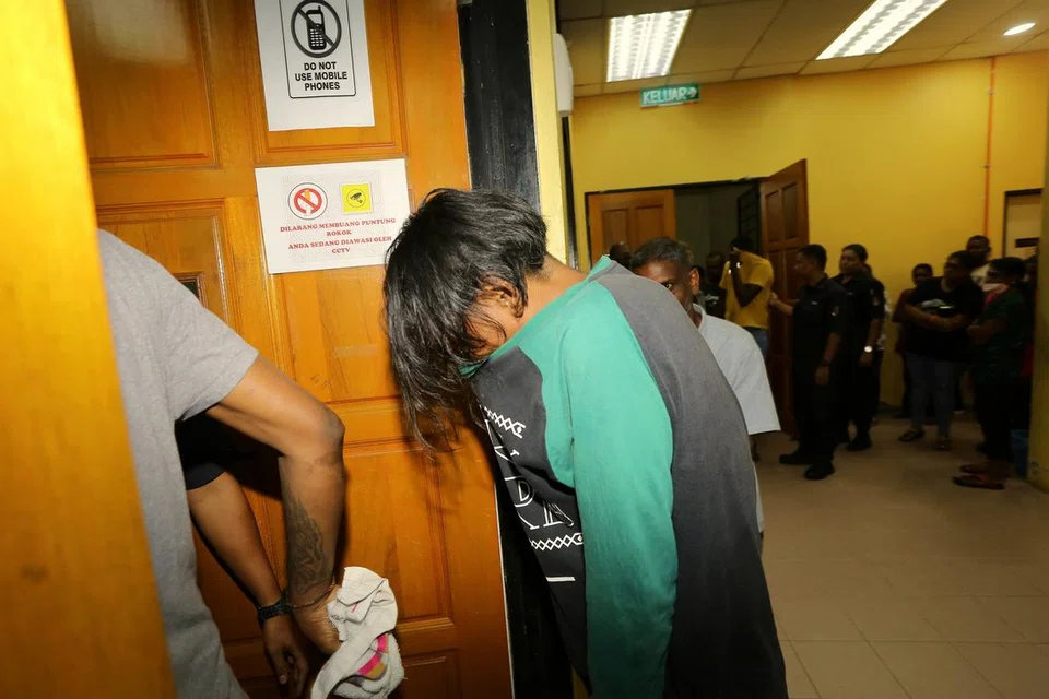 Pemandu kereta, Mohd Azizol Abd Rasheed, 36 tahun, yang terlibat dalam kejadian langgar mati tiga warga Pakistan yang dalam perjalanan menunaikan solat sunat Aidilfitri pada 10 April, mengaku bersalah atas tuduhan mengambil dadah di Mahkamah Majistret pada 12 April.