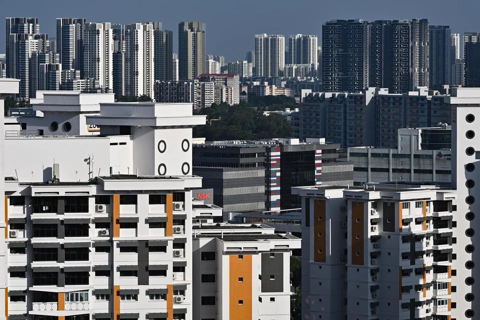 Harga jualan semula meningkat bagi semua jenis flat di kededua kawasan perumahan matang dan bukan matang pada Jun, berbanding Mei.  