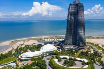 Forest City di Johor, yang diumumkan sebagai zon kewangan khas (SFZ) baru, akan menawarkan kadar cukai sifar bagi pejabat keluarga. 