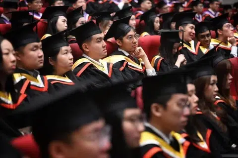 gaji median, siswazah baharu, pekerjaan, siswazah, institusi pendidikan swasta, stabil., pasaran pekerjaan, institusi pendidikan swasta