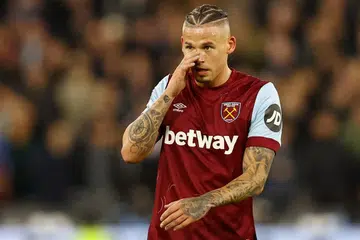 Pemain tengah, Kalvin Phillips, berkata komen pengurus Manchester City, Pep Guardiola, bahawa berat badannya “berlebihan” menjejas teruk keyakinannya. Phillips kini dipinjamkan City kepada West Ham dan sedang melalui permulaan sukar di kelab itu. 