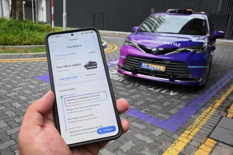 Orang ramai kini boleh menempah perkhidmatan AV percuma di Punggol menerusi aplikasi Zig milik ComfortDelGro atau platform BookingSG yang disokong pemerintah.