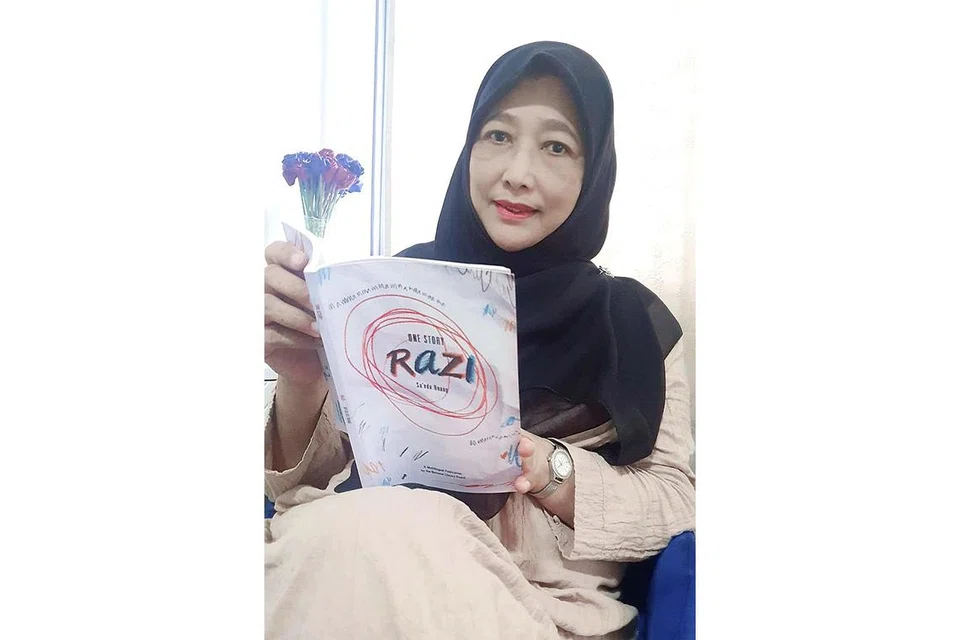 DITERJEMAH DAN DIBUKUKAN: Cerpen 'Razi' hasil karya Dr Sa'eda Buang yang ditulis pada 2002 dalam Bahasa Melayu, telah diterjemahkan ke bahasa Inggeris, Mandarin dan Tamil dan dikumpulkan dalam sebuah buku. - Foto ihsan DR SA'EDA BUANG