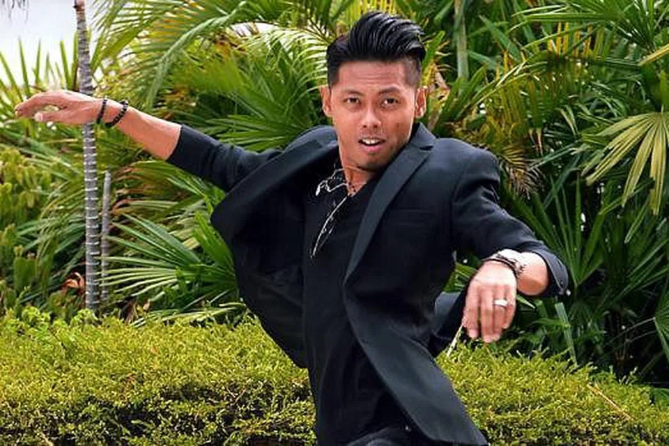 SERBA BOLEH: Nuriskandar Hamzah yang lebih dikenali sebagai Ryz berusaha memasarkan lagu 'Ku Harus Pergi' sebaiknya dengan tampil kepada Impact Music & Entertainment, lengkap dengan klip video lagu tersebut yang diusahakan berbekalkan pengalamannya sebagai jurubunyi bebas. - Foto KHALID BABA