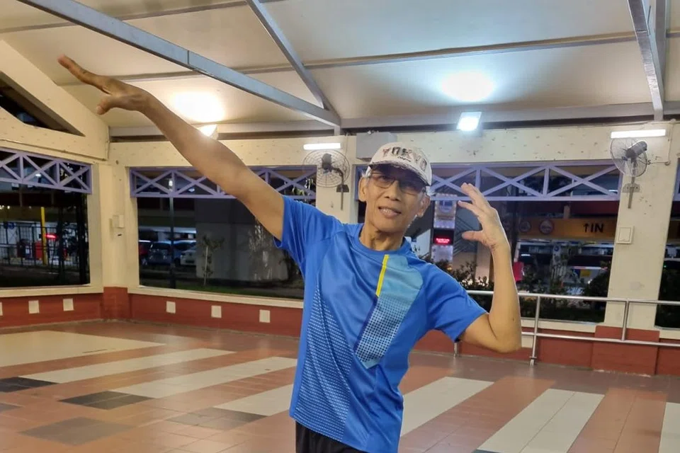 JAGA KESIHATAN: Selama 20 tahun, Encik Khairi telah mengendalikan kelas tarian cergas atau senaman zumba di beberapa ruang masyarakat di seluruh Singapura.