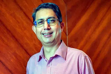 DR FAISHAL: Turut rasmikan sepanduk baru antidadah dalam satu acara di Masjid Darul Makmur semalam.