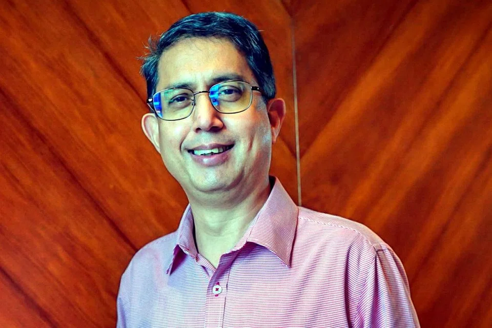 DR FAISHAL: Turut rasmikan sepanduk baru antidadah dalam satu acara di Masjid Darul Makmur semalam.