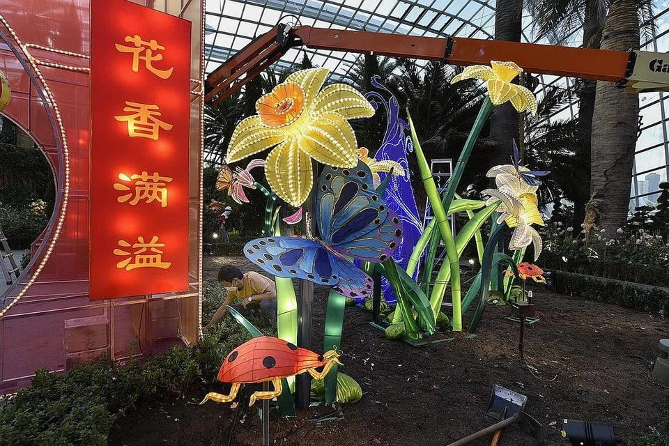 PAMERAN SEMPENA TAHUN BARU CINA: Pameran bunga Dahlia Dreams di Gardens by the Bay berlangsung hingga 20 Februari. - Foto BH oleh DESMOND WEE