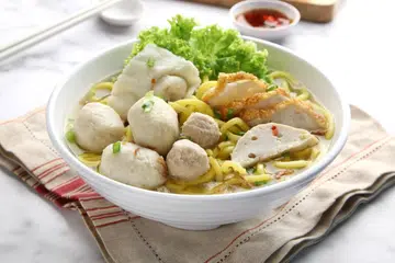 AMBIL KIRA PERTIMBANGAN BUDAYA: Lebih banyak syarikat yang menghasilkan daging dibuat dalam makmal dan penyelidik perlu fikirkan faktor budaya dan pilihan kulinari di Asia, seperti bebola ikan dan sate.