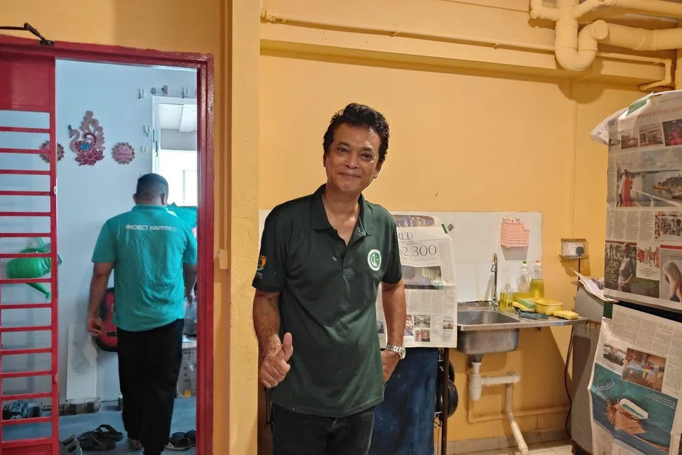 Mentor dan bekas penghuni Rumah Peralihan Jamiyah (Darul Islah), Encik Azhari Shariff, yang sering membersih beberapa rumah penerima manfaat di bawah inisiatif ‘Project Happiness’, tidak asing dengan keadaan rumah yang sempit dan penuh dengan barang-barang usang.