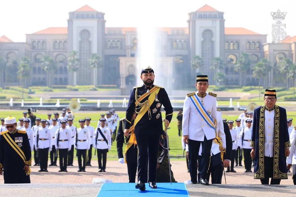 Pemangku Sultan Johor, Tunku Mahkota Ismail, memberi Ahli Dewan Undangan Negeri (Adun) di Johor masa 19 bulan untuk membantu ketua isi rumah rakyat Johor yang miskin tegar keluar daripada lingkaran itu. 