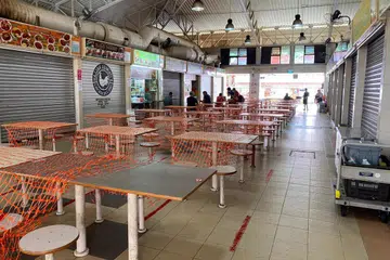 TUTUP GERAI: Banyak gerai ditutup semasa wabak Covid-19 melanda, dan ada yang akhirnya terpaksa tutup kedai terus, bermakna gulung tikar dan tidak lagi berniaga kerana tidak dapat bertahan dan hilang perniagaan.