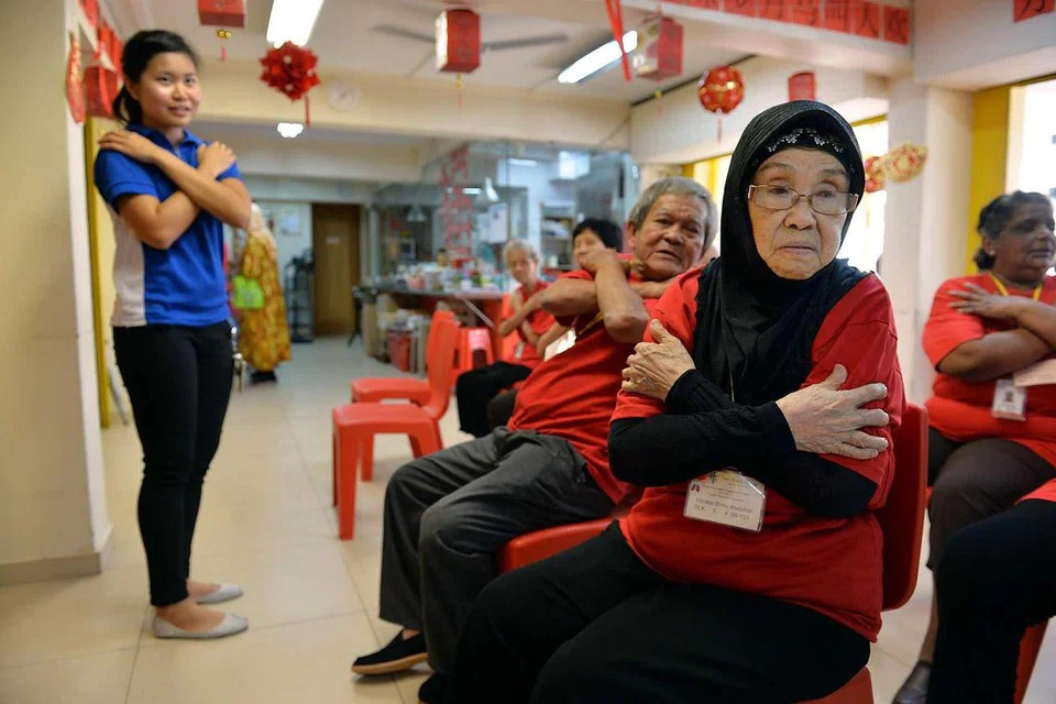 WANG BUKAN SEGALA-GALANYA: Mereka yang bersara perlu menjaga kesihatan, mengambil makanan yang baik dan mengamalkan senaman selain wang yang mencukupi.