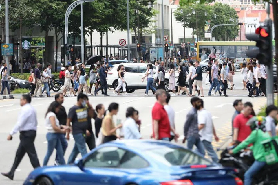 CUTI DUDUK RUMAH: Jika pekerja tidak mempunyai cuti tahunan yang mencukupi, majikan mungkin memerlukan mereka untuk menggunakan cuti awal (advance leave) atau cuti tanpa gaji. 