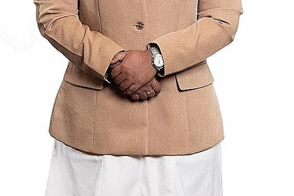 TURUT TERIMA ANUGERAH: Baru-baru ini Cik Siti Samira dianugerahkan dengan Anugerah Merit Jururawat Singapura 2021 atas kerjasama dan sumbangannya di waktu pandemik ini. - Foto ihsan SITI SAMIRA KASSIM