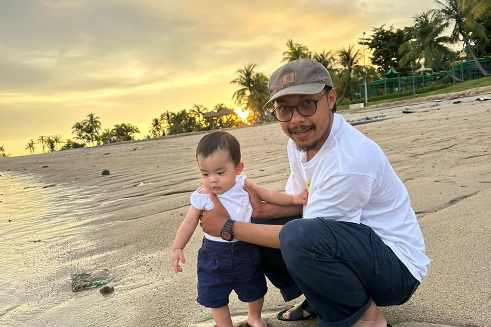 Gambar terakhir dengan satu-satunya anak lelaki yang dikurniakan lapan bulan lalu, setelah tujuh tahun berumahtangga. 