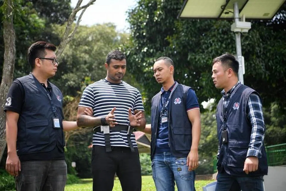 Menurut ST, suspek pertama Arjun melontar pedang ke dalam kolam air sekitar 4 petang pada 25 Julai.