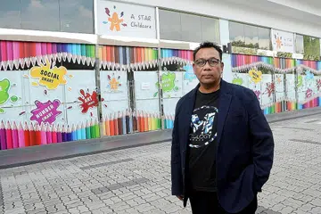 UBAH HALUAN: Encik Osman Arrifin, yang sudah hampir 30 tahun bersama syarikat rakaman Life Records, kini menceburi sektor pendidikan awal kanak-kanak selaku konsultan jenama A Star Childcare kerana berpendapat industri muzik di Singapura hari ini tidak begitu rancak. - Foto JOHARI RAHMAT