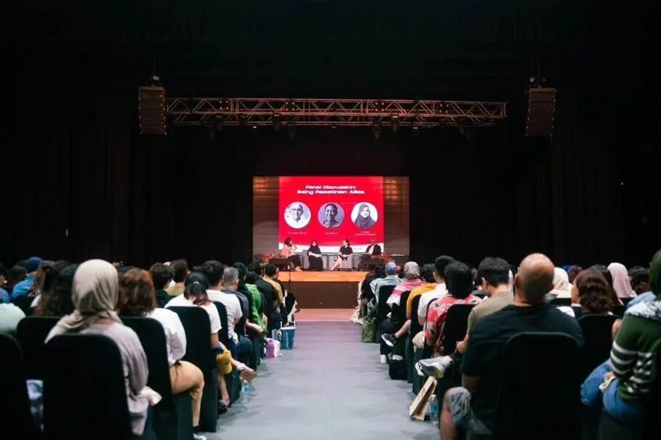 Pada Mac 2024, Lepak Conversations menganjurkan bacaan langsung Gaza Monologues daripada monolog asal yang ditulis oleh penduduk Gaza di bawah Teater ASHTAR, sebuah teater Palestin tempatan. Acara ini disusuli dengan sesi panel bertajuk ‘Menjadi Sekutu Palestin’, yang memaparkan bagaimana perbincangan mengenai Palestin boleh dijalankan dengan penuh empati dan kepekaan, sambil merangkul emosi sebagai sebahagian daripada perjuangan tersebut.
