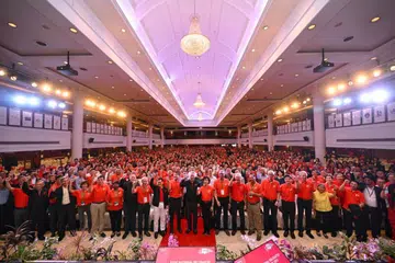 FAEDAH BERSATU HATI: Apabila pekerja, majikan dan pemerintah bekerjasama, Singapura laksana ‘batang manau, seribu kali embat haram tak putus’, iaitu sangat kuat dan teguh. 