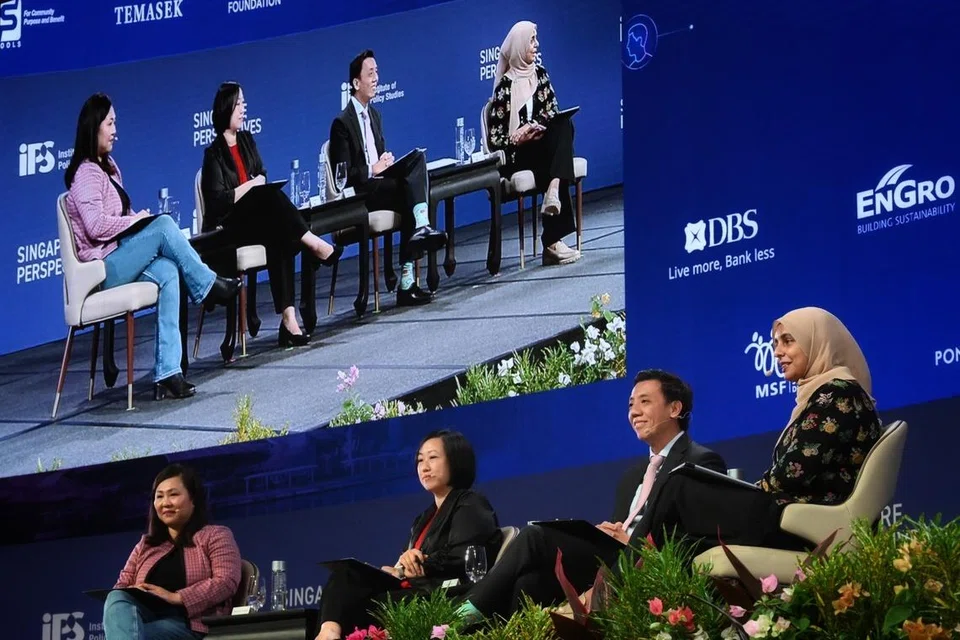 IPS, panel, perbincangan