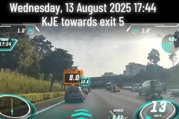 Dua orang dikejarkan ke hospital selepas kemalangan jalan raya antara dua kereta dengan sebuah motosikal di Ekspreswe Kranji (KJE) pada 13 Ogos.
